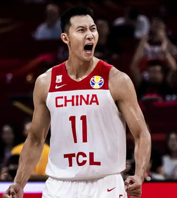 易建联现在在nba吗_ 易建联 篮球成就 _易建联 退役 职业生涯 