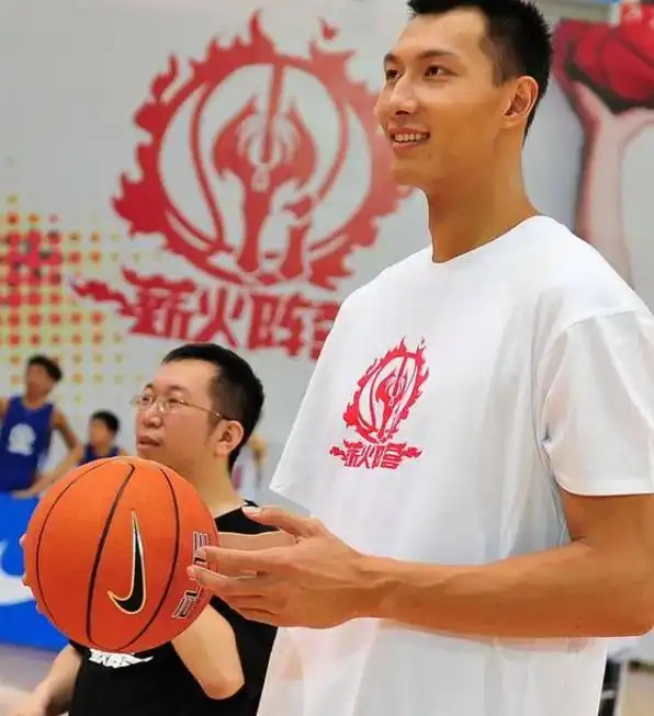 易建联现在在nba吗_ 易建联 篮球成就 _易建联 退役 职业生涯 