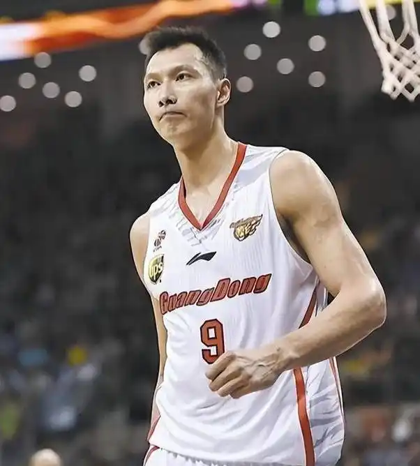 易建联现在在nba吗_ 易建联 篮球成就 _易建联 退役 职业生涯 
