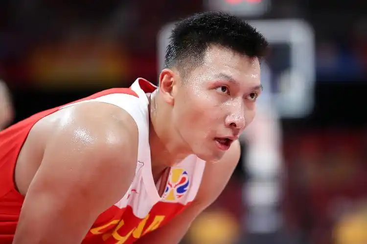 易建联现在在nba吗_易建联 CBA 总冠军 荣誉成就_易建联 退役 职业生涯纪录