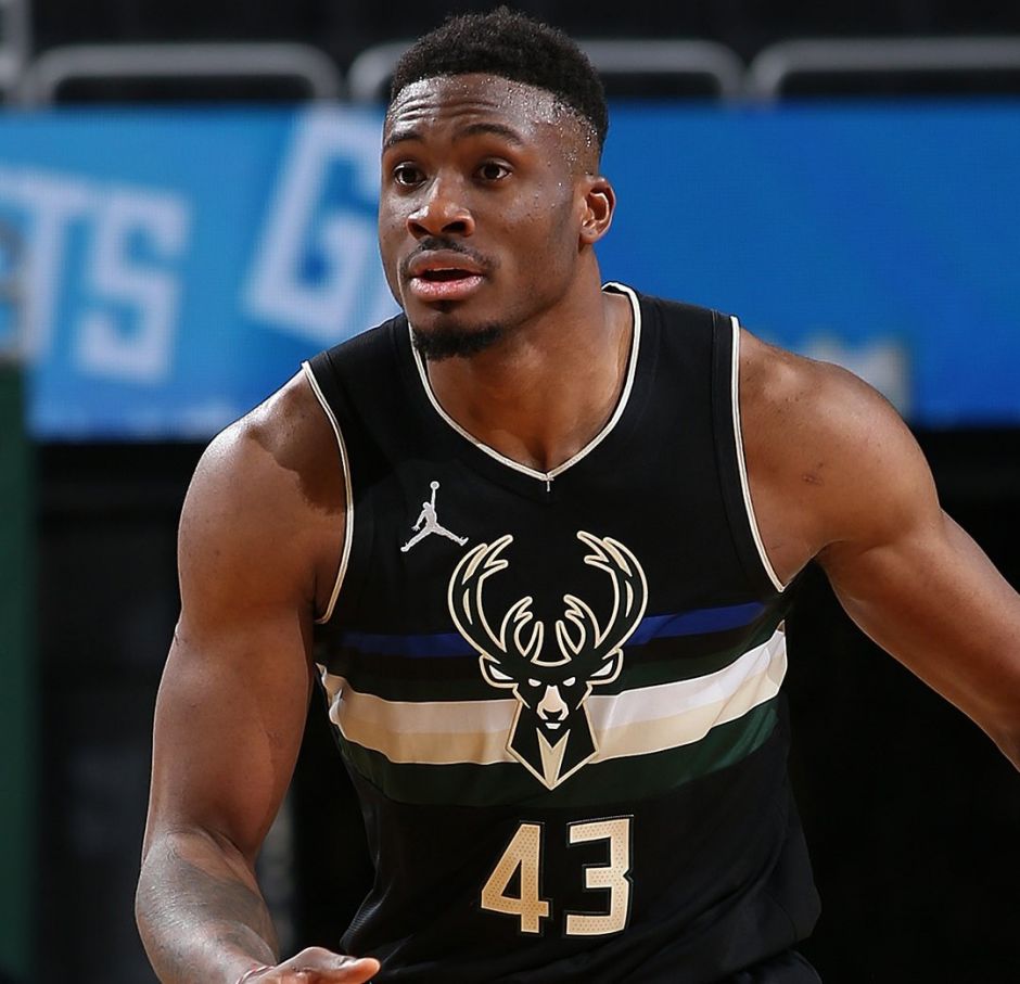 NBA字母哥三兄弟_安特托昆博家族篮球成就_nba字母哥全名