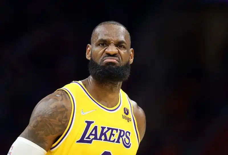 nba历史季后赛得分榜_詹姆斯历史得分王_NBA最佳一阵13次