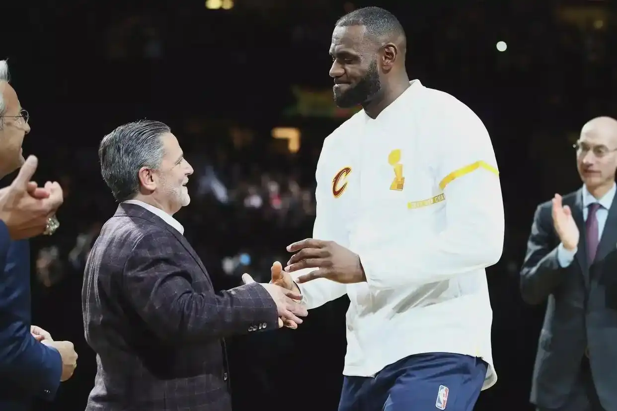 詹姆斯历史得分王_nba历史季后赛得分榜_NBA最佳一阵13次