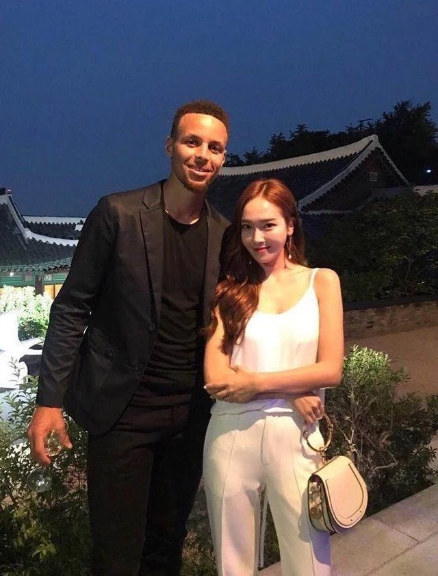 NBA球星颜值盘点_长得帅的nba球员_NBA现役十大美男子