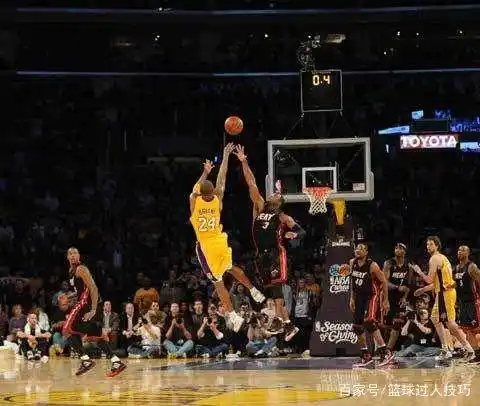 nba最佳绝杀_NBA十大绝杀_利拉德0.9秒绝杀火箭