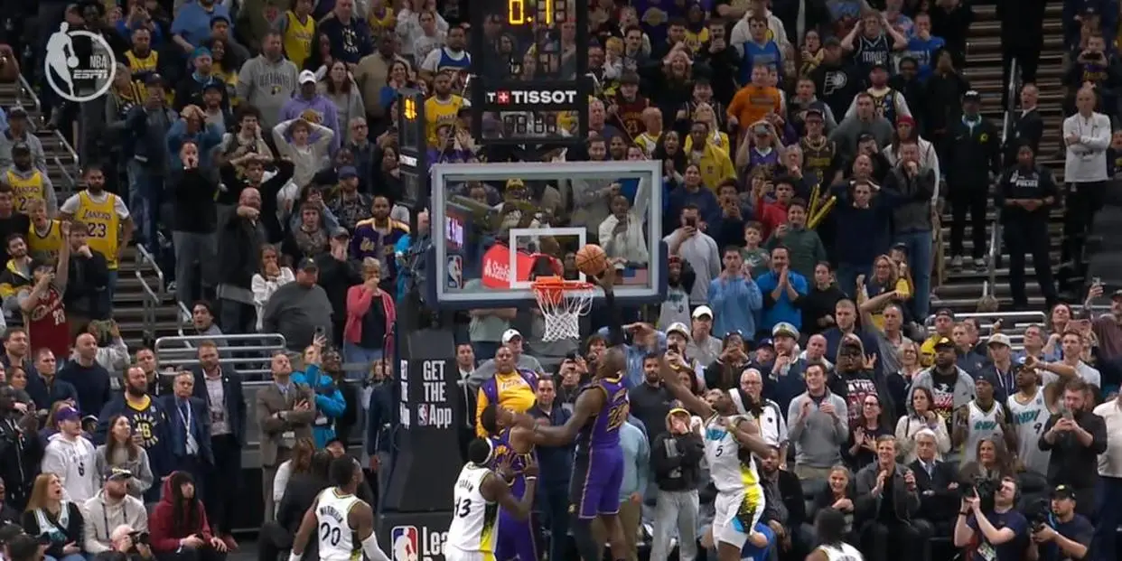 詹姆斯湖人补篮绝杀_nba湖人绝杀热火_詹姆斯NBA历史压哨绝杀