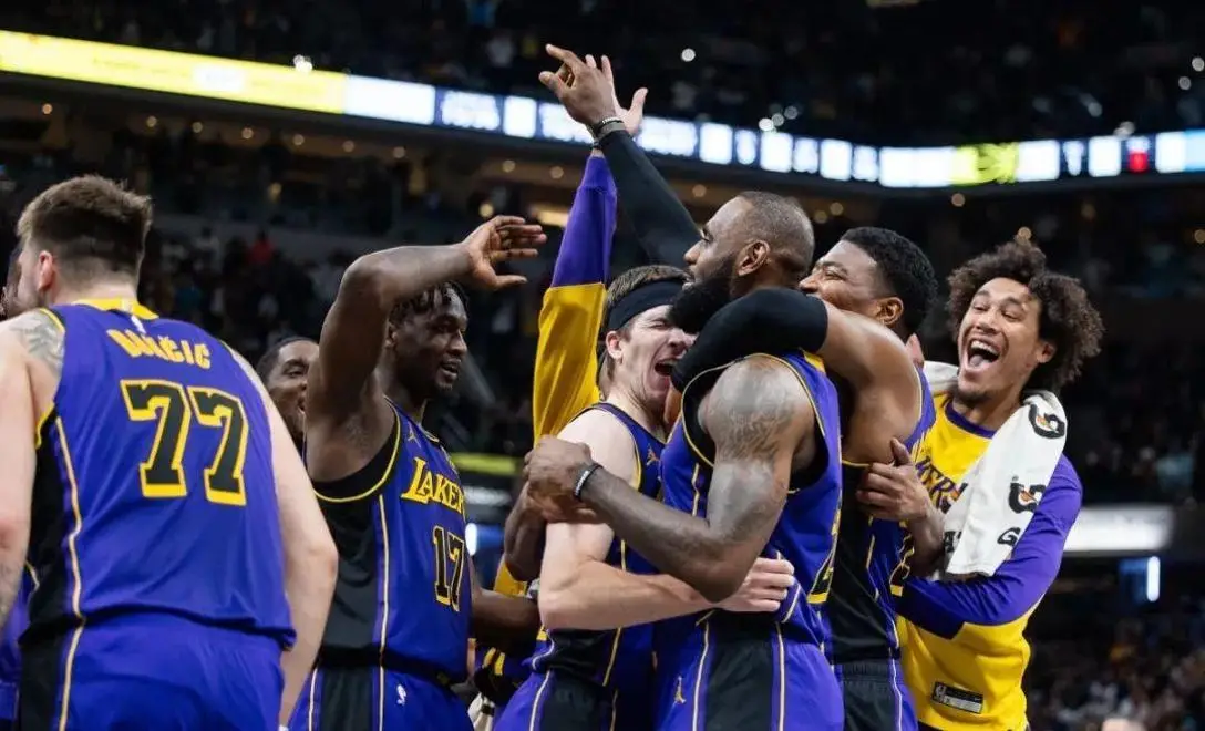nba湖人绝杀热火_詹姆斯NBA历史压哨绝杀_詹姆斯湖人补篮绝杀
