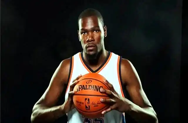 聊聊NBA钱事儿球星年薪千万和普通打工仔差距惊人