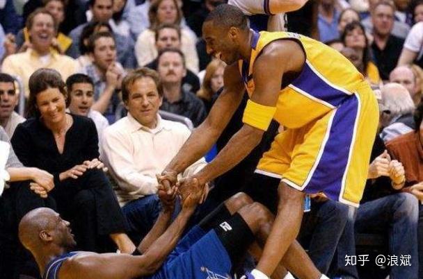 科比黑曼巴精神_科比篮球生涯十大比赛_科比nba偶像
