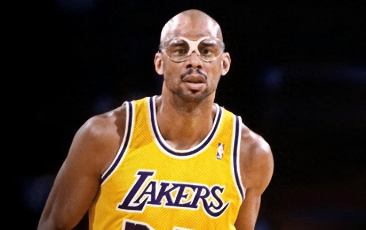 nba历史排名榜前十_NBA历史百大球星排名争议_库里超越科比排名