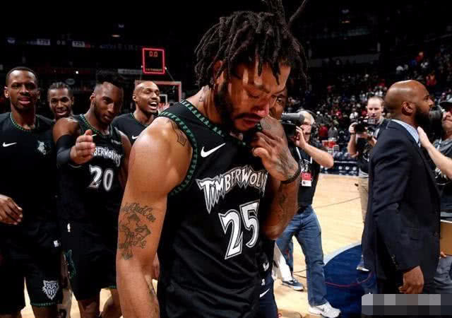 NBA球员感人瞬间_nba感人瞬间_詹姆斯夺冠泪目