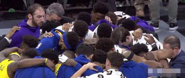 詹姆斯夺冠泪目_nba感人瞬间_NBA球员感人瞬间