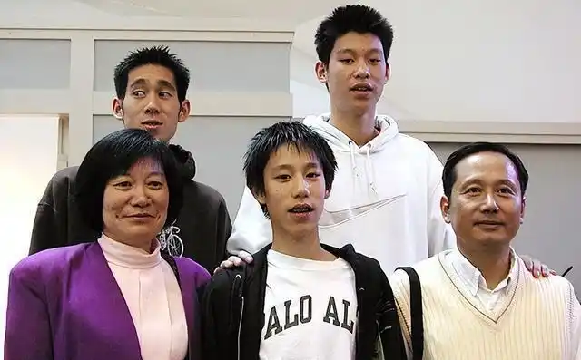 林书豪nba记录_林书豪逆袭NBA经历_林书豪篮球生涯转折点