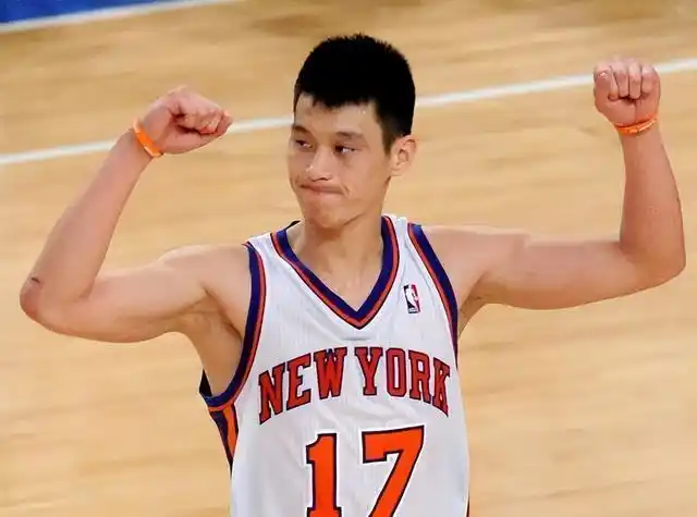 林书豪篮球生涯转折点_林书豪nba记录_林书豪逆袭NBA经历