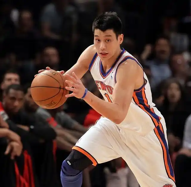 林书豪篮球生涯转折点_林书豪nba记录_林书豪逆袭NBA经历