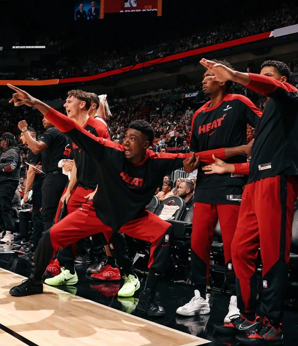 NBA湖人队对阵热火队比赛结果_湖人队惨痛失利分析_nba湖人绝杀热火