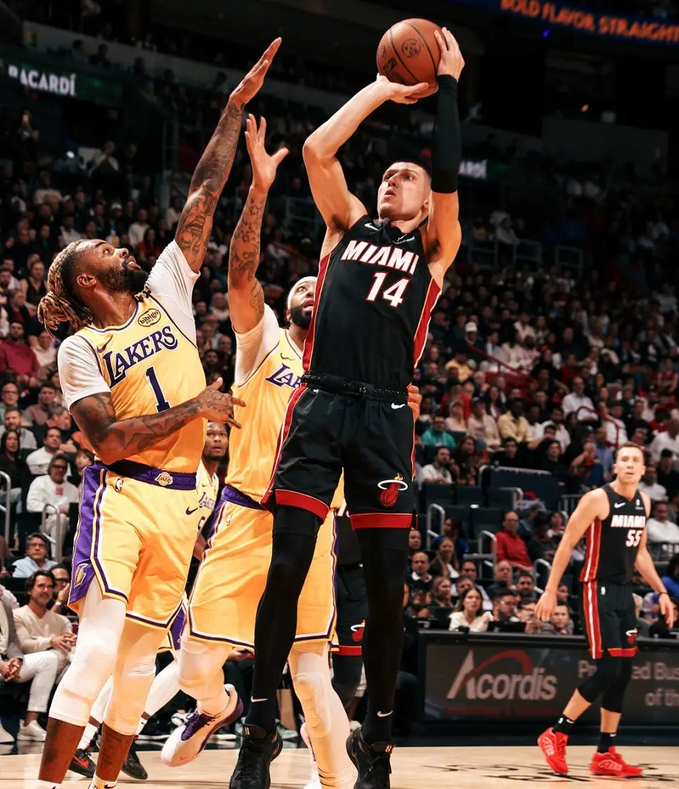 NBA湖人队对阵热火队比赛结果_nba湖人绝杀热火_湖人队惨痛失利分析