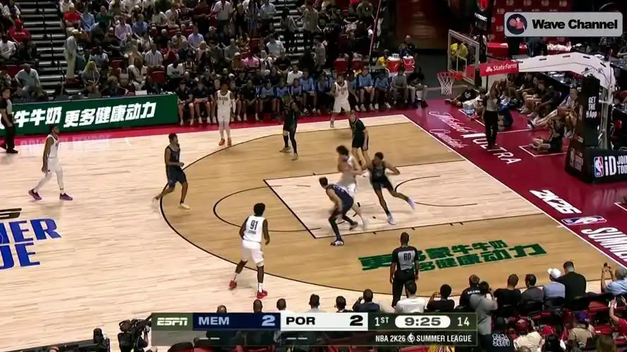 易建联NBA扣篮技巧_易建联nba扣篮_易建联CBA暴扣能力