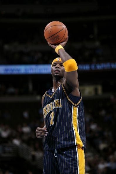 篮球罚球先打板违例规则_NBA罚球先打板争议_nba罚球打板