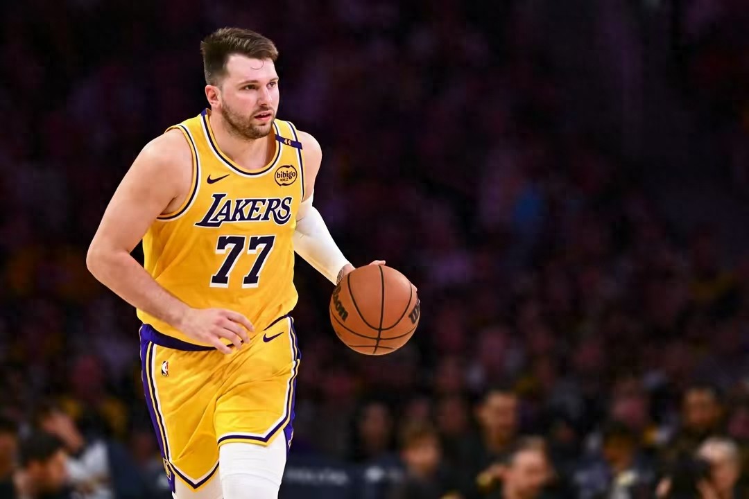 休赛期NBA交易签约消息少HoopsHype评选79位球星排名合理吗