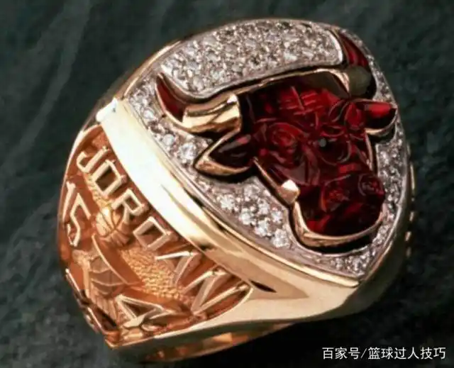 2002年洛杉矶湖人三连冠戒指_NBA冠军戒指历史经典款式_nba冠军戒指值多少钱