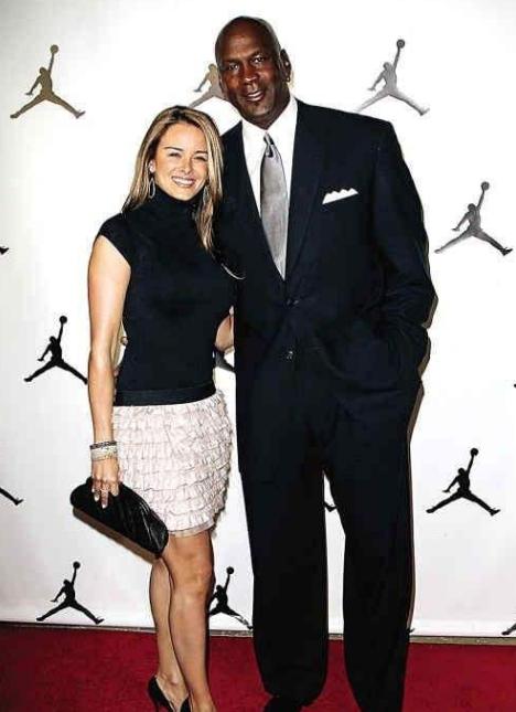 NBA球星娶白人美女原因分析_NBA球员的白人老婆_NBA黑人球星白人妻子原因