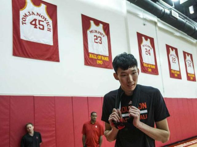 今夏NBA联盟焦点2K18球员能力值引热议周琦能力为69