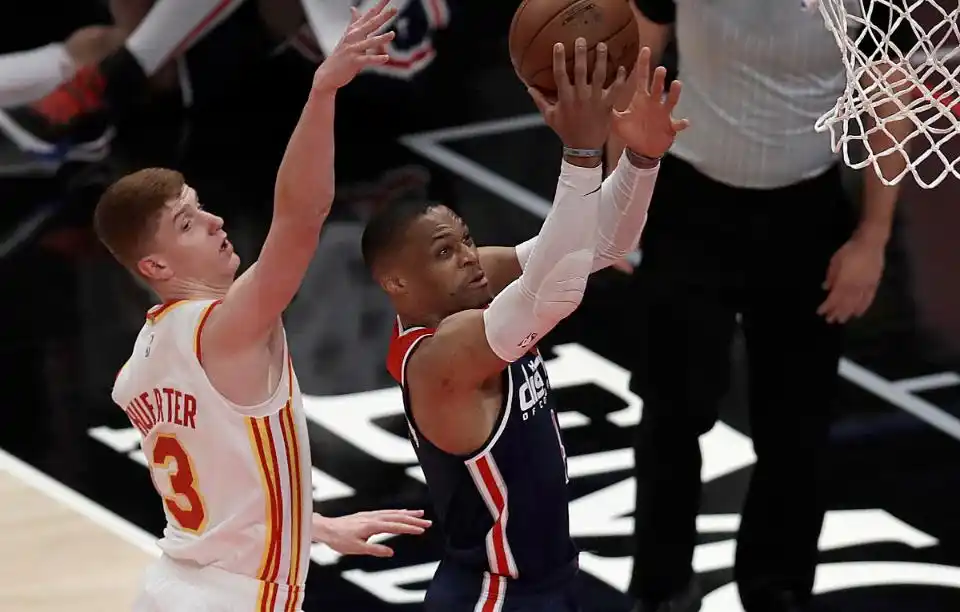 威少达成三双超越罗伯特森成NBA历史三双王三双纪录尘封47年