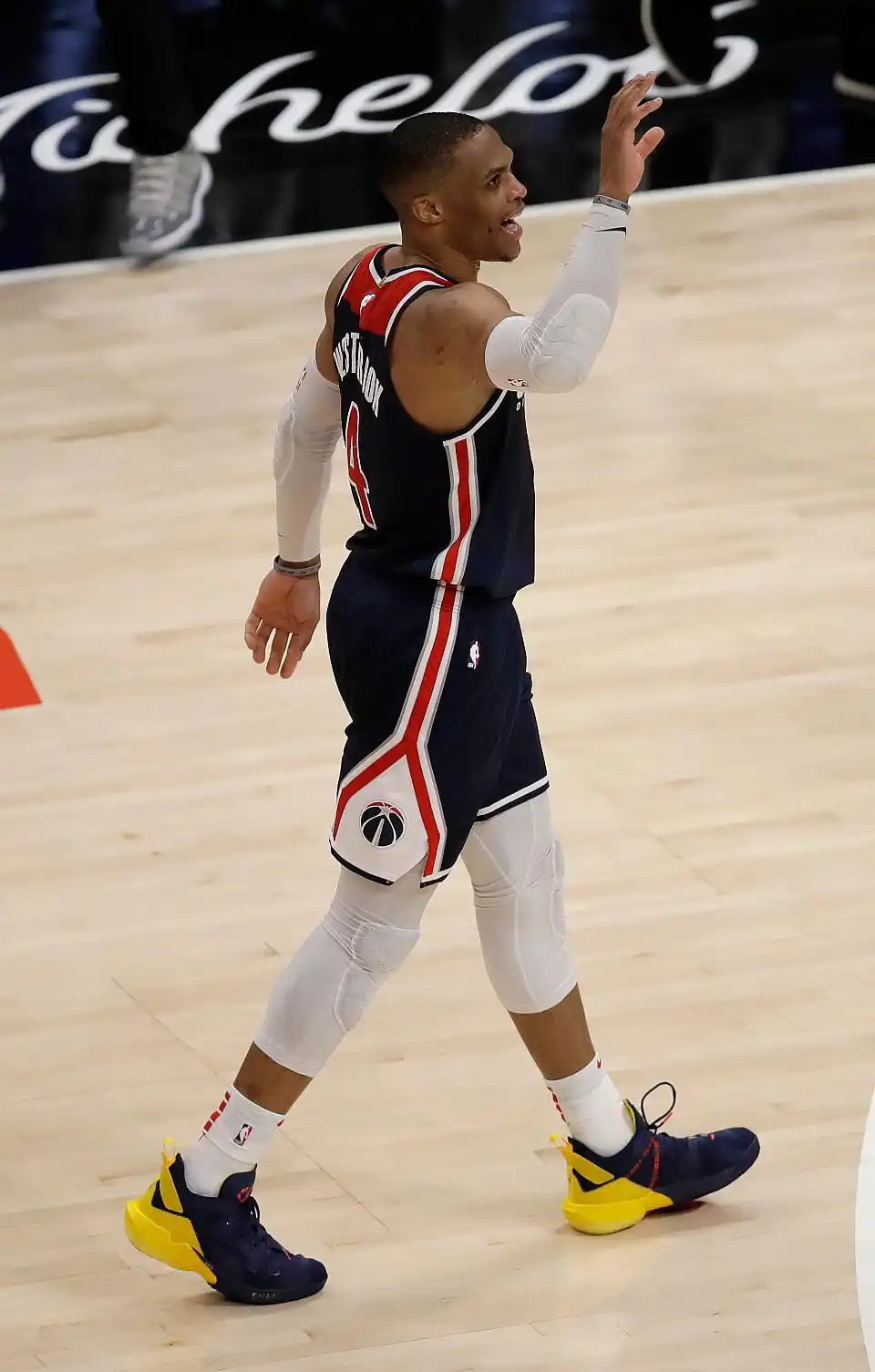 nba威少三双记录_威少超越奥斯卡罗伯特森_NBA历史三双王