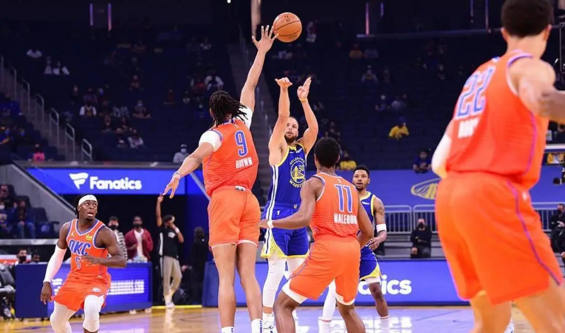 库里单节得分历史第一_nba单节最高得分_库里单节得分爆表比赛回顾