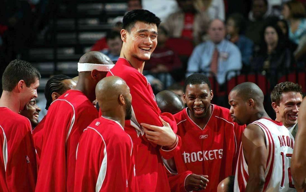 姚明在nba的收入_姚明NBA薪资收入_姚明职业生涯收入分析