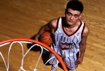 姚明成篮球传奇吸金超20亿遭质疑他究竟能否赚这么多