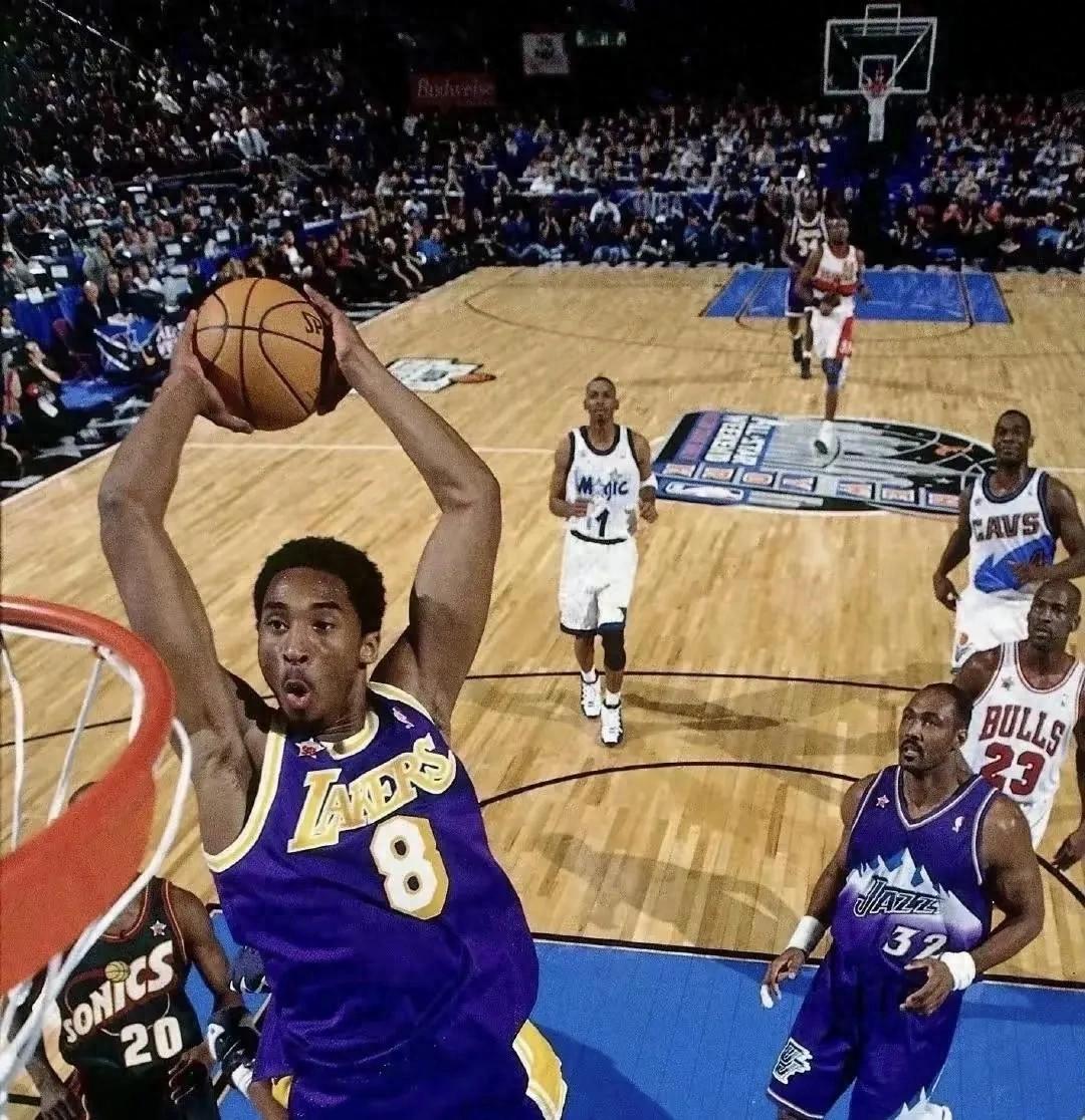 盘点NBA顶级后卫哈登进攻虽强却缺冠军斯托克顿数据惊人