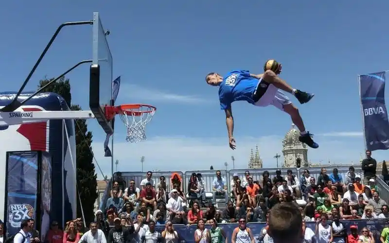 nba小个子扣篮冠军_NBA小个子扣将扣篮技巧_NBA扣篮大赛小个子球员传奇