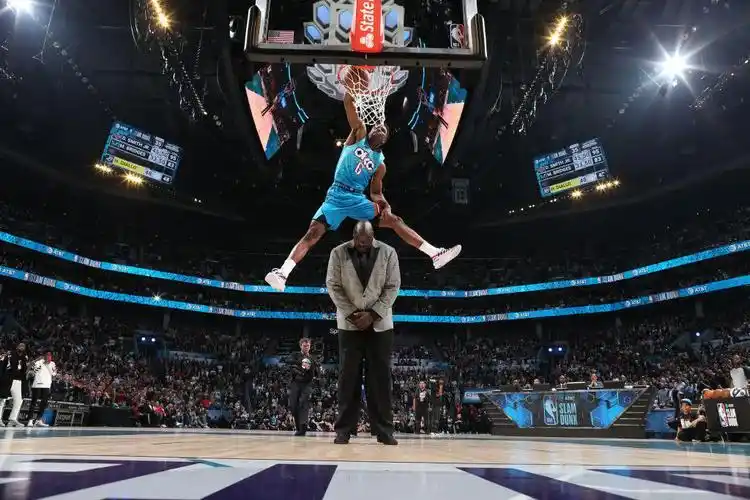nba小个子扣篮冠军_NBA小个子扣将扣篮技巧_NBA扣篮大赛小个子球员传奇