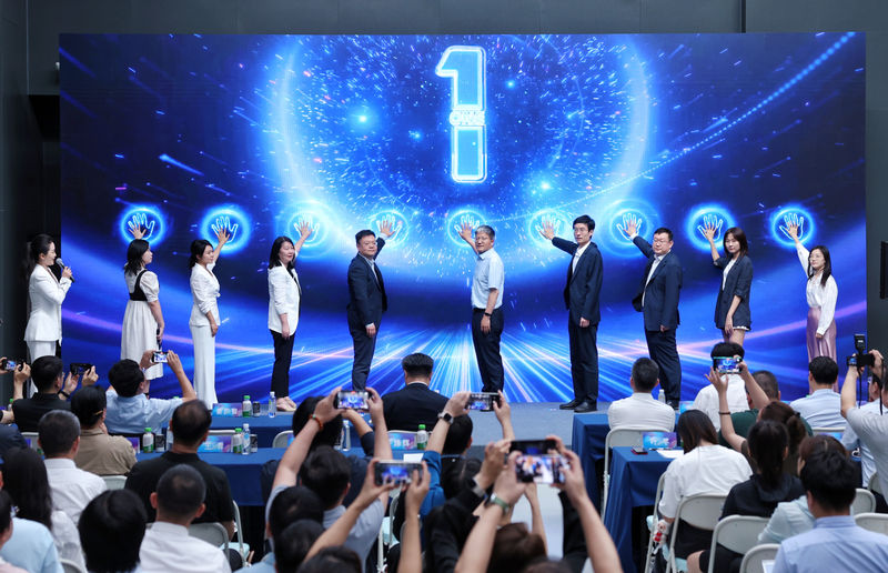 8月8日，新京报贝壳财经与多位官方合作伙伴单位代表共同启动2025世界人形机器人运动会倒计时1周仪式。新京报记者 薛珺 摄