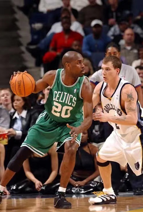 NBA阿兰·休斯顿条款_NBA拉里·伯德条款_nba条款