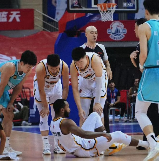 CBA常规赛辽宁男篮不敌青岛今日赛程出炉郭艾伦迎里程碑