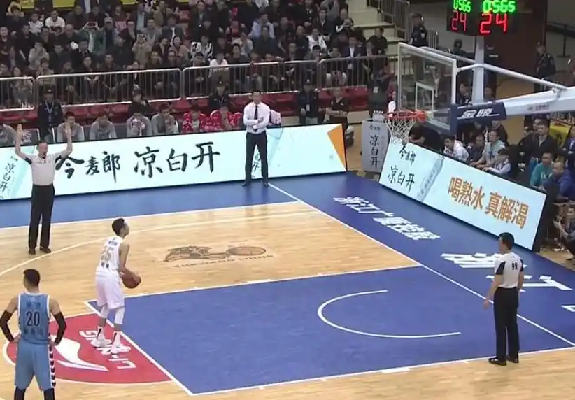cba犯规次数_技术犯规停赛_cba几次犯规离场