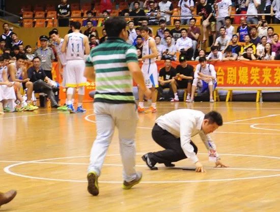 NBA球星中国行_哈登电瓶车事件_nba球星广州行