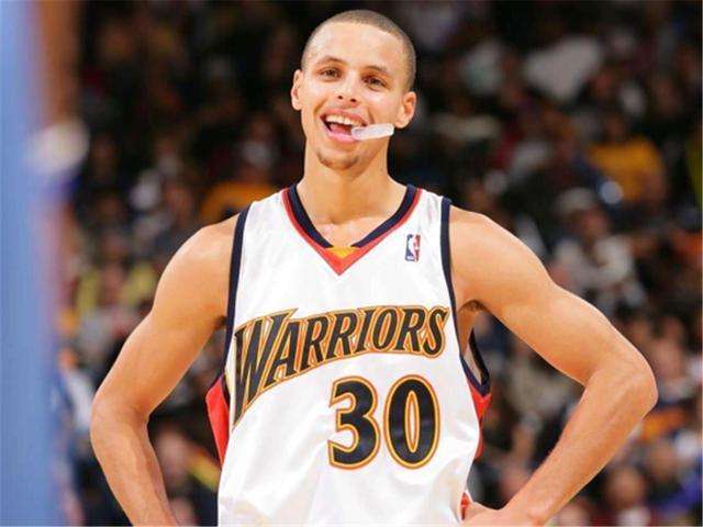 nba球星谁最帅_NBA球星颜值变化对比_NBA球星年轻时照片