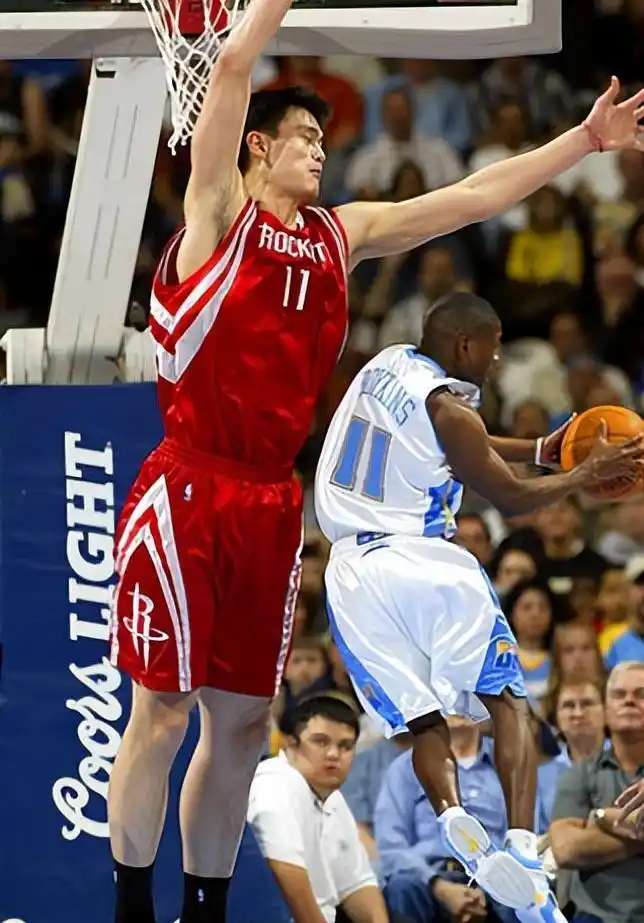 NBA最矮球员_nba身高最矮的是谁_NBA身高最矮球员传奇