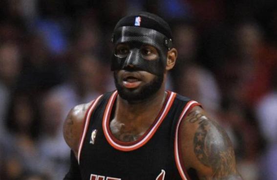NBA面具侠谁最帅？詹皇戴黑面具被禁，面具太小遮不住奥胖大脸