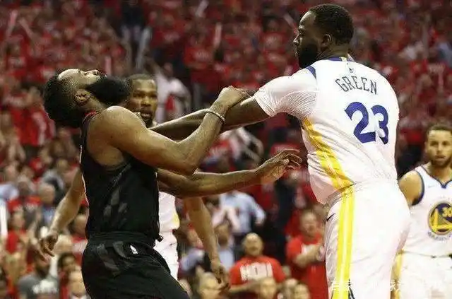 盘点NBA坏脾气球星德拉蒙德-格林赛场恶行频出