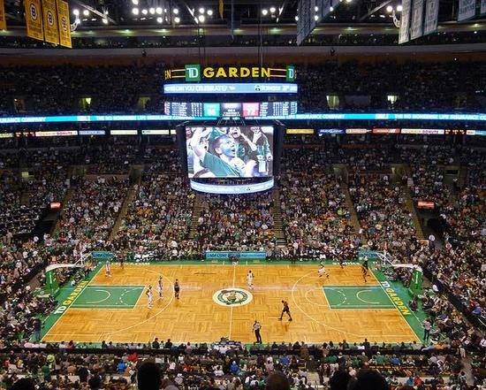 CBA地板与NBA地板对比_NBA地板材质_nba的地板多少钱