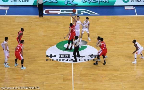 CBA地板与NBA地板对比_NBA地板材质_nba的地板多少钱
