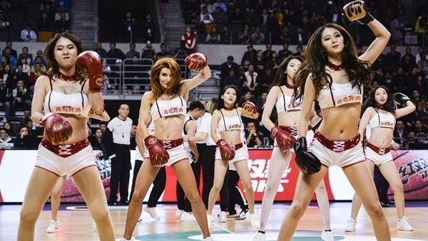 CBA啦啦队美女背后的心酸事两大尴尬鲜为人知