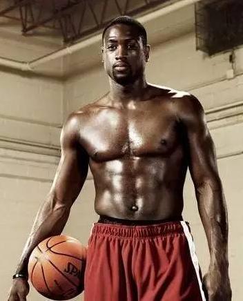 NBA有腹肌的球星很多，但真正拥有“搓衣板”腹肌 就5人