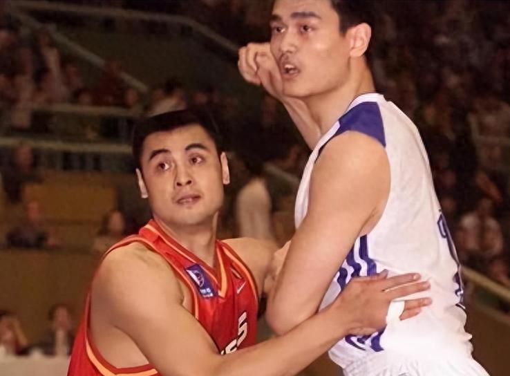 中国男篮传奇内线群星闪耀姚明状元秀出道经历如何