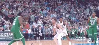 挡拆上篮策略与配合_篮球挡拆战术技巧_nba挡拆战术